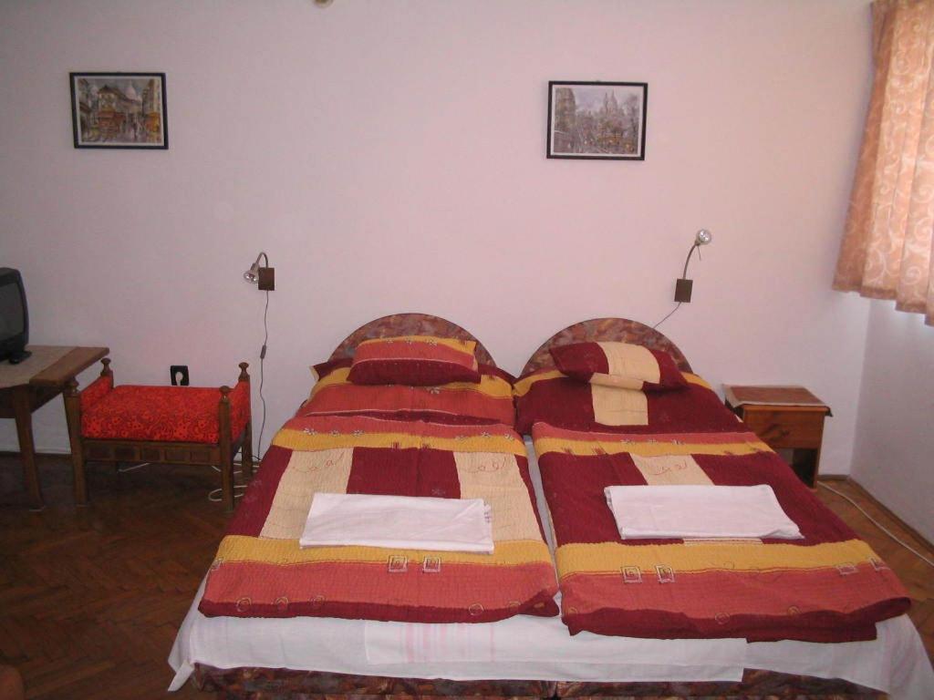 Burg Eger Hotell Rum bild